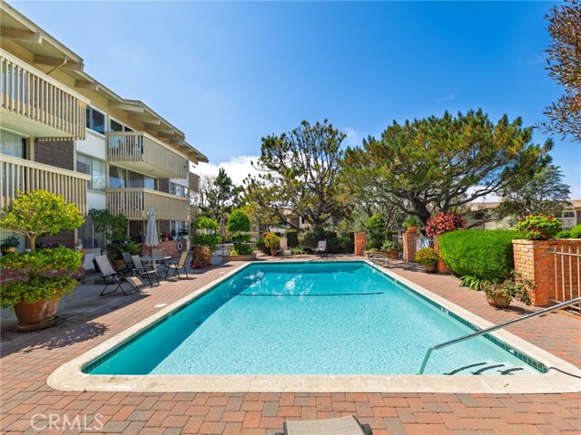 6526 Ocean Crest Drive, Rancho Palos Verdes CA: https://media.crmls.org/medias/1c33502e-e2ec-4f06-8de3-f114939ad8c6.jpg