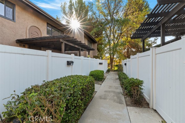 Detail Gallery Image 4 of 29 For 2278 Loma Alta Dr #8,  Fullerton,  CA 92833 - 2 Beds | 1/1 Baths