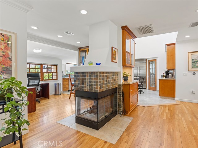 Detail Gallery Image 24 of 72 For 1012 N Sunset Canyon Dr, Burbank,  CA 91504 - 3 Beds | 2 Baths