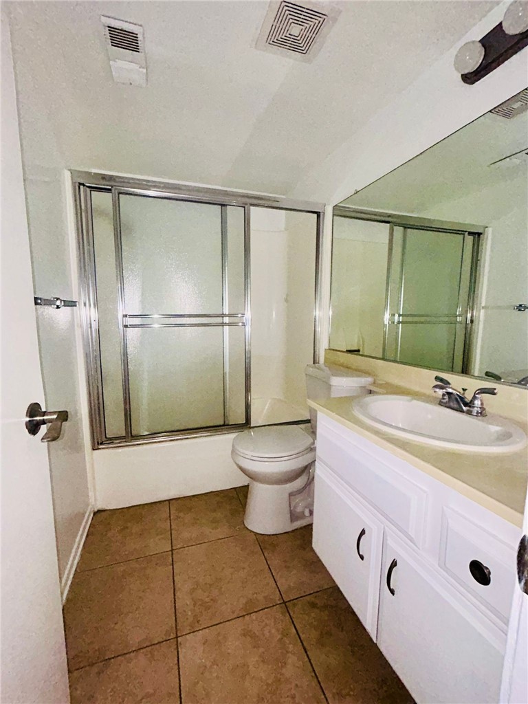 Detail Gallery Image 13 of 14 For 25007 Peachland Ave #221,  Newhall,  CA 91321 - 2 Beds | 2 Baths