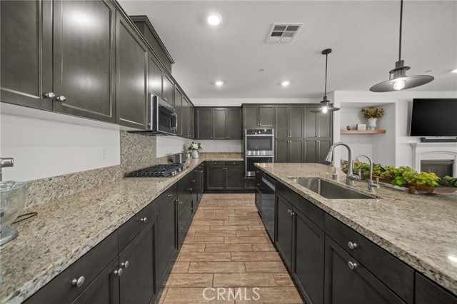 Detail Gallery Image 12 of 61 For 11066 Guffey Ranch Way, Corona,  CA 92883 - 4 Beds | 2 Baths