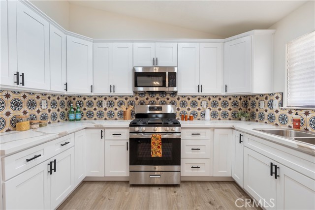 Detail Gallery Image 12 of 45 For 12830 Lakota Rd, Apple Valley,  CA 92308 - 4 Beds | 2 Baths