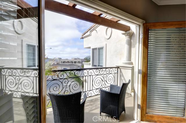 313 2nd Street, Hermosa Beach, California 90254, 3 Bedrooms Bedrooms, ,3 BathroomsBathrooms,Residential,Sold,2nd,SB12141698