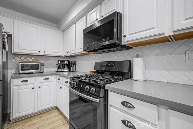 Detail Gallery Image 13 of 29 For 10894 Olinda St #109,  Sun Valley,  CA 91352 - 3 Beds | 3 Baths