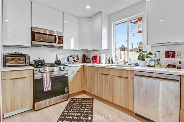 7443 Oakdale Avenue, Winnetka CA: https://media.crmls.org/medias/1c367d99-5092-4468-91da-43b4557a74ef.jpg