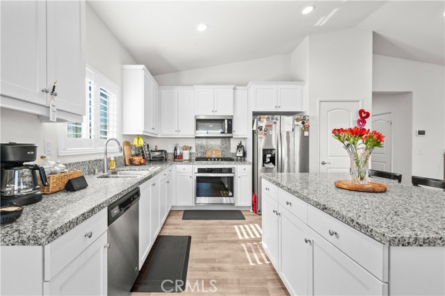 Detail Gallery Image 13 of 44 For 10657 Appaloosa, Hesperia,  CA 92345 - 4 Beds | 3 Baths