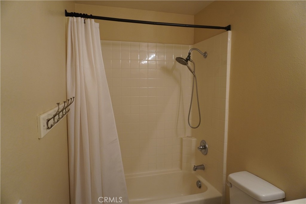https://media.crmls.org/medias/1c37a7b5-ed08-467c-9988-02f75c46c1e9.jpg?preset=X-Large
