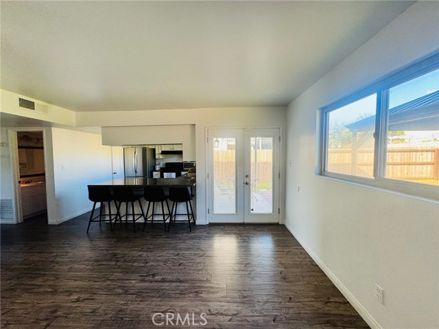 Detail Gallery Image 12 of 28 For 5308 Eastridge Ct, Bakersfield,  CA 93306 - 3 Beds | 2/1 Baths