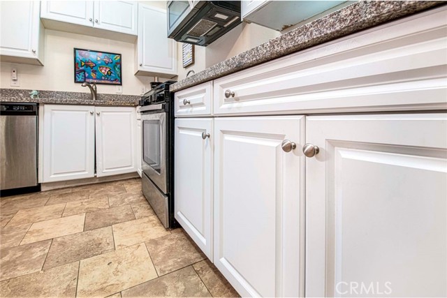 Image 6 of 33 For 15880 La Vida Drive