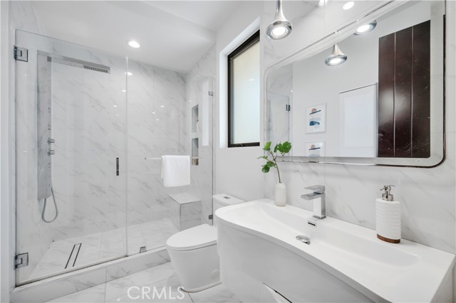 332 Avenue E, Redondo Beach, California 90277, 5 Bedrooms Bedrooms, ,6 BathroomsBathrooms,Residential,For Sale,Avenue E,SB26070979