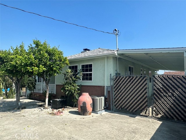 10842 Saticoy Street, Sun Valley CA: https://media.crmls.org/medias/1c3a29eb-14e2-44a9-b491-21d229efda95.jpg