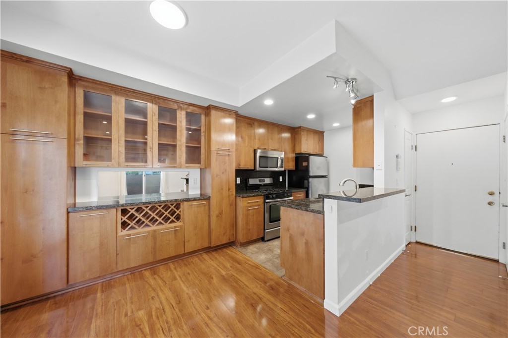 1554 N Hobart #2