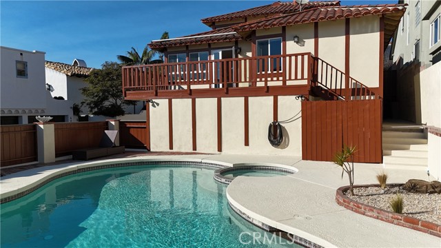 Detail Gallery Image 2 of 14 For 852 5th, Manhattan Beach,  CA 90266 - 5 Beds | 4 Baths