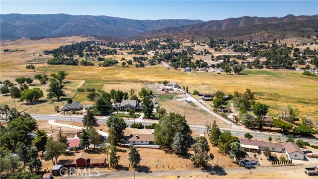 8627 Elizabeth Lake Road, Leona Valley CA: https://media.crmls.org/medias/1c3bdacb-59f4-4199-89a7-6c6a8c7ffe7f.jpg