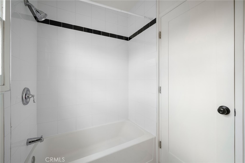 415 Riverdale DriveGlendale img 14