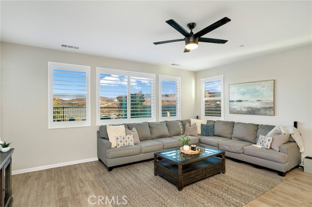 25140 Golden Maple Drive, Canyon Country CA: https://media.crmls.org/medias/1c405ac6-6748-42d4-a688-d4d1a11dc1ee.jpg