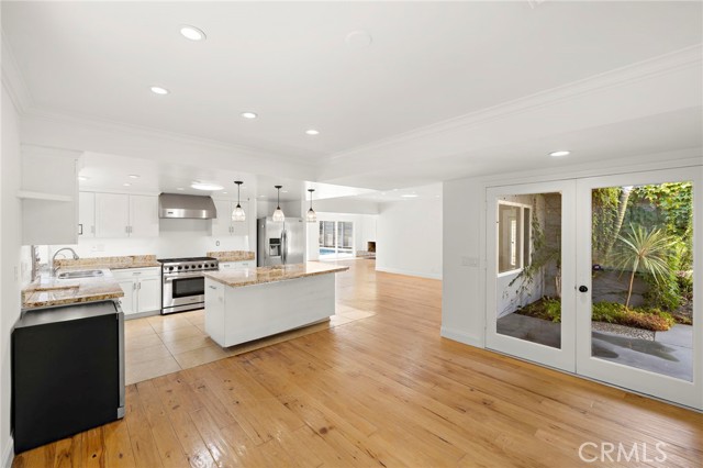 Detail Gallery Image 3 of 16 For 273 Cecil Pl, Costa Mesa,  CA 92627 - 4 Beds | 3 Baths