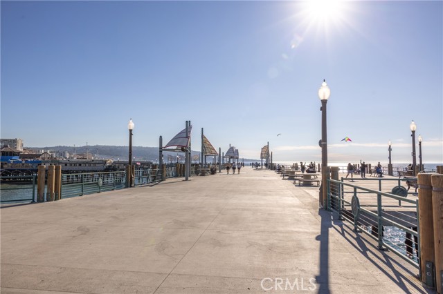 Detail Gallery Image 5 of 50 For 107 S Helberta Avenue #4,  Redondo Beach,  CA 90277 - 3 Beds | 3 Baths