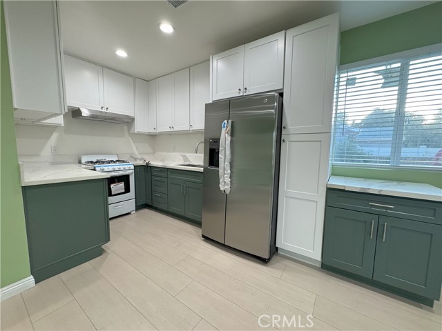 Detail Gallery Image 12 of 15 For 8520 Fenwick, Sunland,  CA 91040 - 2 Beds | 2 Baths