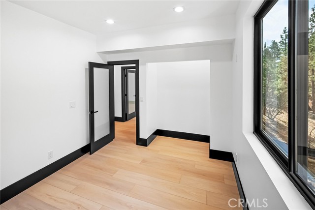 129 Winding Lane, Big Bear City CA: https://media.crmls.org/medias/1c41b178-1560-485c-9edf-7e67fb9a9d7b.jpg