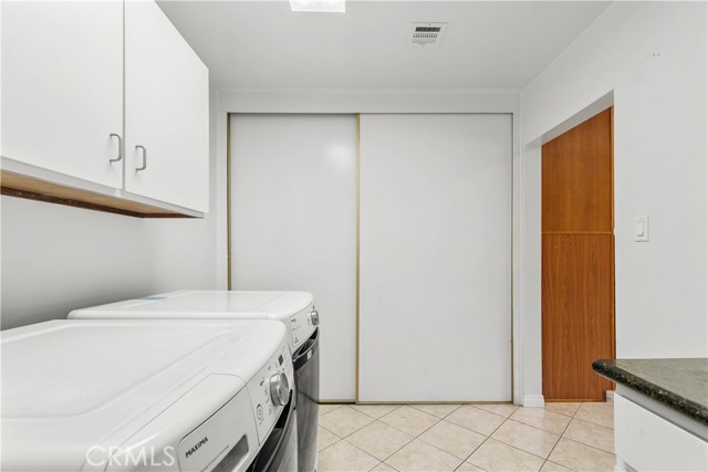 17533 Raymer Street, Sherwood Forest CA: https://media.crmls.org/medias/1c42330d-7048-4416-88aa-ea2ac3fb73e0.jpg