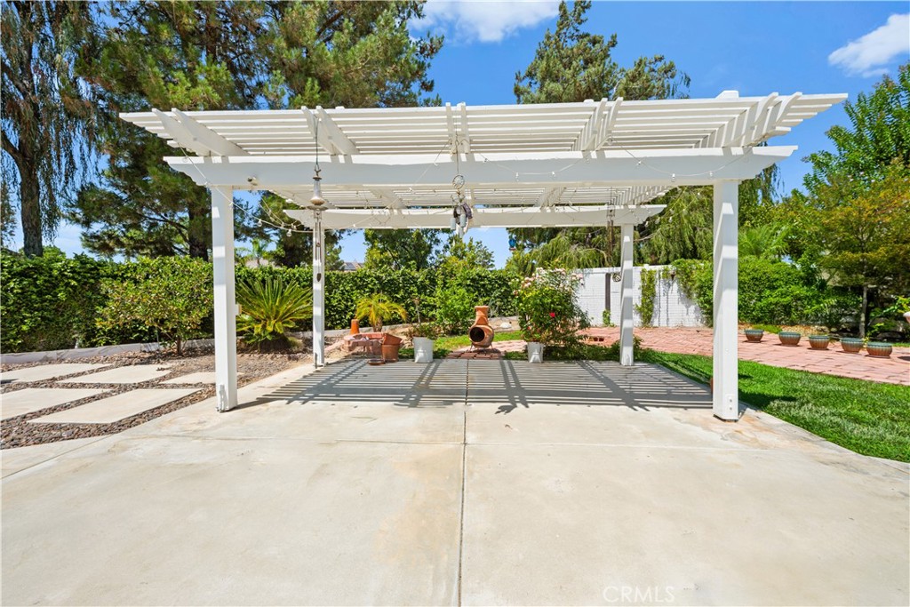 https://media.crmls.org/medias/1c426488-c622-4e1f-9aff-c96035028153.jpg?preset=X-Large