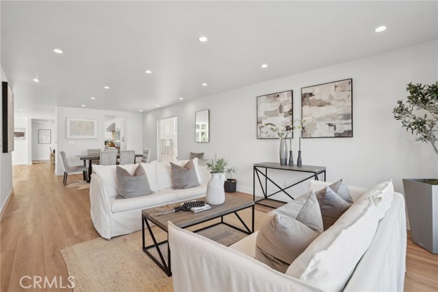 2501 N Poinsettia Avenue, Manhattan Beach CA: https://media.crmls.org/medias/1c426b7d-55c1-4e97-866b-a8d5b5897ea0.jpg