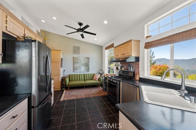 5990 Sunny Glen, Paso Robles CA: https://media.crmls.org/medias/1c432c3e-d8fa-4c04-a339-5015f25e6685.jpg