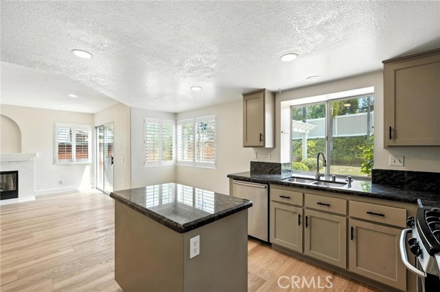 251 Royal Glen Drive, Fallbrook CA: https://media.crmls.org/medias/1c44a58e-5916-4359-8694-d5f8159913ac.jpg