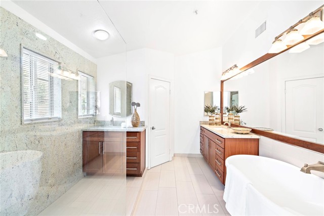 Detail Gallery Image 17 of 32 For 28 Chaumont, Mission Viejo,  CA 92692 - 3 Beds | 2/1 Baths