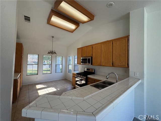 Detail Gallery Image 11 of 51 For 2070 Dayflower Ct, Perris,  CA 92571 - 4 Beds | 2 Baths