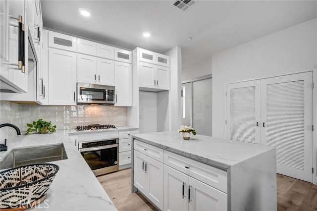 435 W Center Street Promenade, Anaheim CA: https://media.crmls.org/medias/1c460567-f117-4572-a3c3-a4c6bae82834.jpg