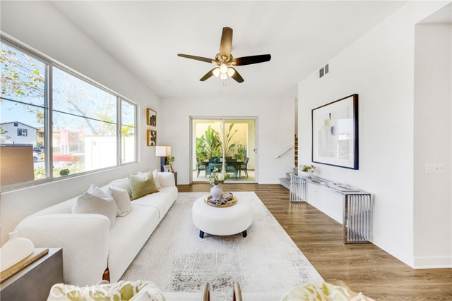 Detail Gallery Image 4 of 49 For 104 Interval, Irvine,  CA 92618 - 3 Beds | 2/1 Baths