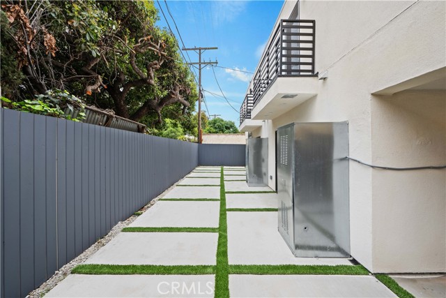 Detail Gallery Image 7 of 36 For 2922 12th Ave, Los Angeles,  CA 90018 - 4 Beds | 4 Baths