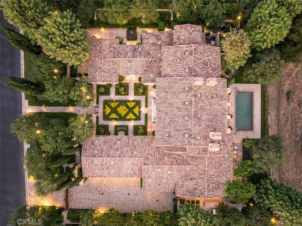 https://media.crmls.org/medias/1c47a88e-a78b-4424-8c12-c4f6a203b0ac.jpg?preset=X-Large