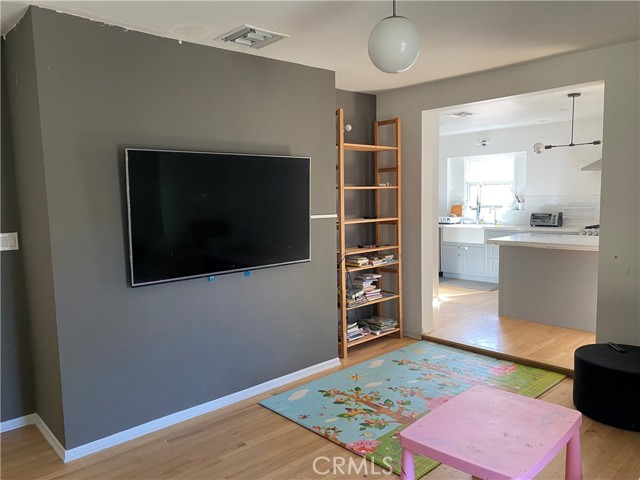 Detail Gallery Image 13 of 23 For 8929 Rathburn Ave, Northridge,  CA 91325 - 3 Beds | 2 Baths