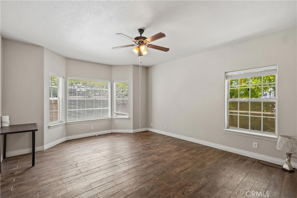 https://media.crmls.org/medias/1c483ab5-03c4-437e-bc7b-317751481965.jpg?preset=X-Large