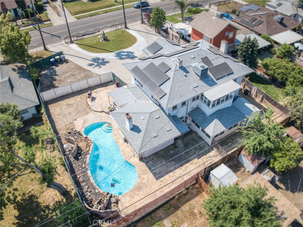 https://media.crmls.org/medias/1c485b87-856d-4eb1-8341-dfef704f2be3.jpg?preset=X-Large