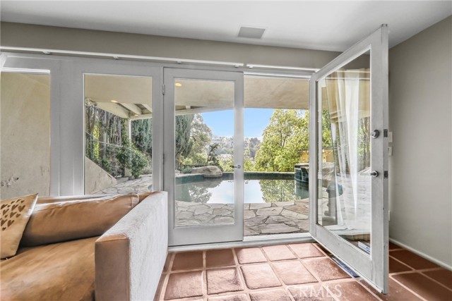 Detail Gallery Image 21 of 27 For 3830 Buena Park Dr, Studio City,  CA 91604 - 3 Beds | 3 Baths