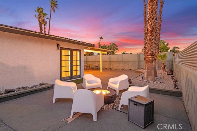 Detail Gallery Image 17 of 66 For 2306 Acacia Rd E, Palm Springs,  CA 92262 - 4 Beds | 3 Baths