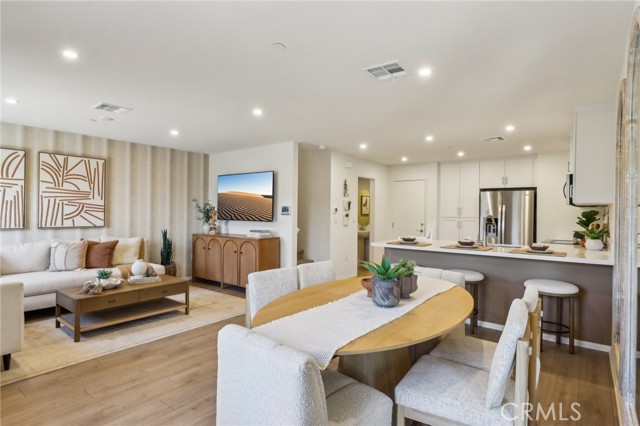 Detail Gallery Image 4 of 18 For 15535 April Dawn Way #3,  Fontana,  CA 92336 - 3 Beds | 2/1 Baths