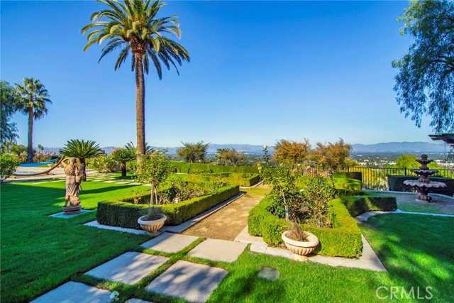 Detail Gallery Image 66 of 73 For 18933 La Montana Pl, Tarzana,  CA 91356 - 7 Beds | 6/1 Baths