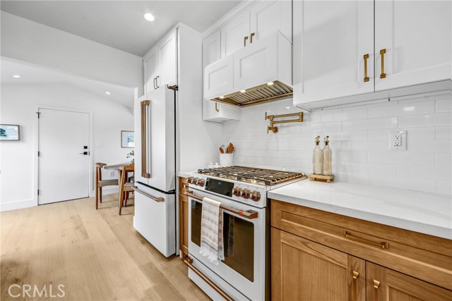 1035 Medford Road, Pasadena CA: https://media.crmls.org/medias/1c49e63e-89f5-440c-8dfd-01acb6a77903.jpg