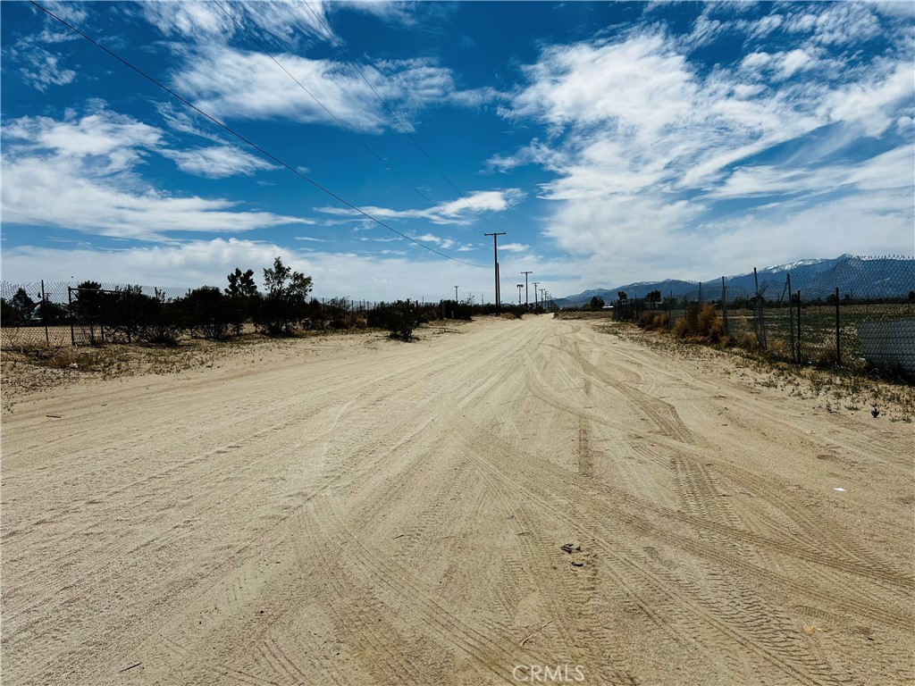 https://media.crmls.org/medias/1c4a3063-bcf6-4513-88d4-b76d6fda6f03.jpg?preset=X-Large