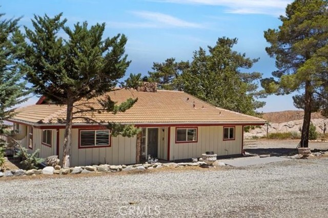 27811 Jubilee Run Road, Pearblossom CA: https://media.crmls.org/medias/1c4a4454-faaa-449e-b244-0c44989db63d.jpg