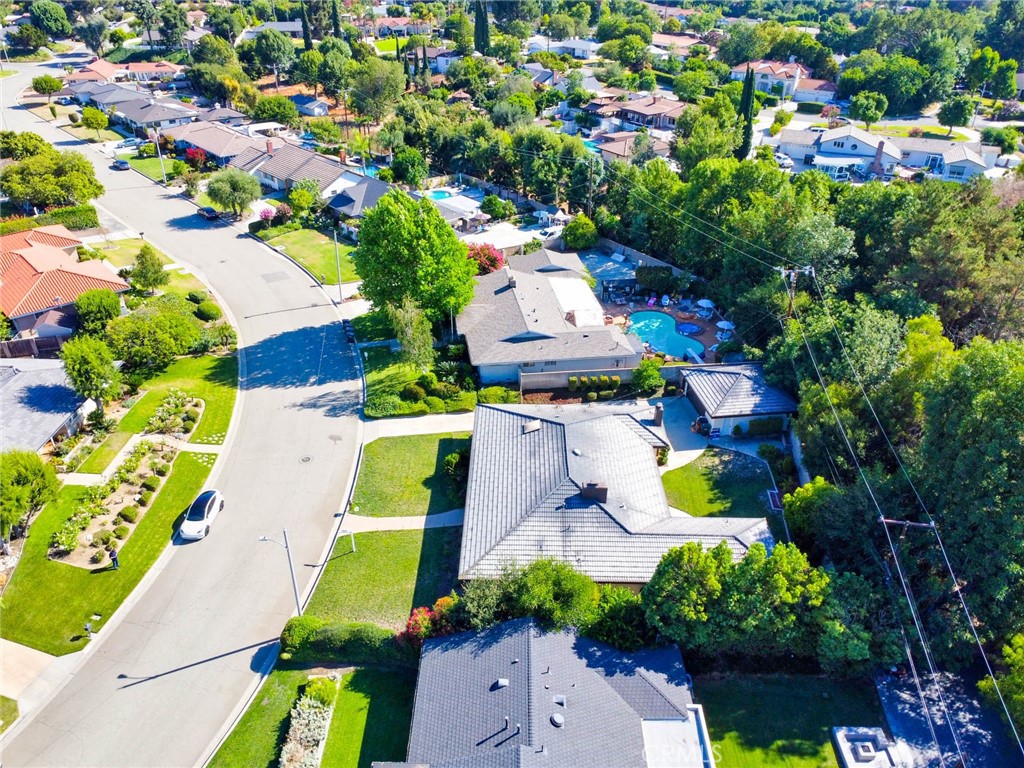 https://media.crmls.org/medias/1c4abb77-89e5-4cdc-bbf5-a5ecd1ce671b.jpg?preset=X-Large