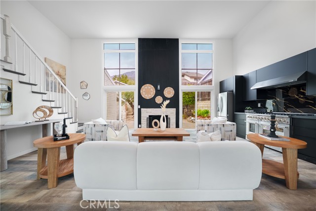 Detail Gallery Image 6 of 27 For 2423 Rockdell, La Crescenta,  CA 91214 - 4 Beds | 3 Baths