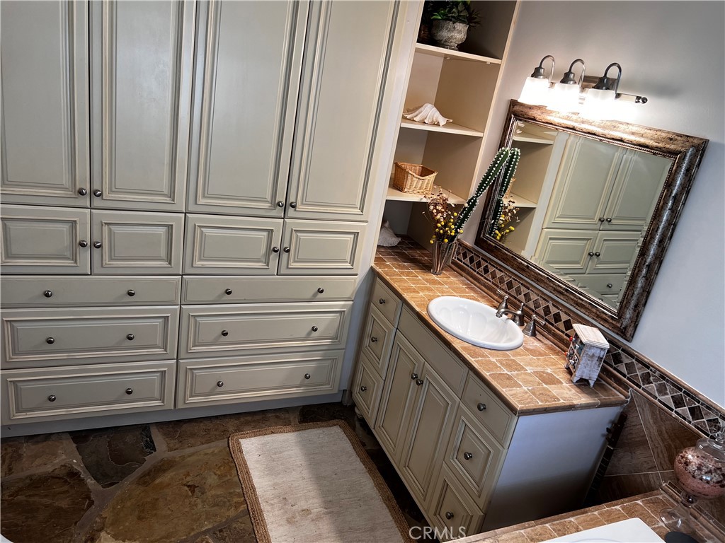 MLS #OC25182899 img 33