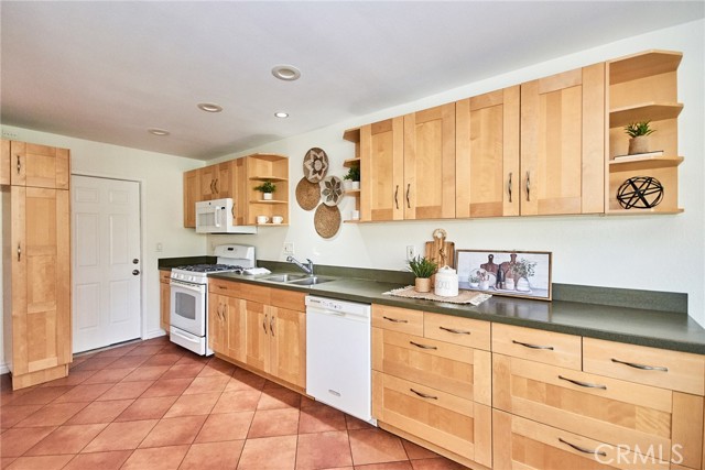 4725 Cardena, Yorba Linda CA: https://media.crmls.org/medias/1c4b8040-81a9-4a13-8d3f-675d6a1e68bb.jpg