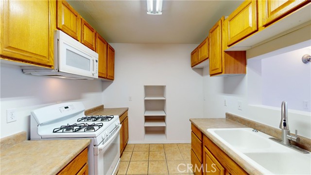 Detail Gallery Image 7 of 64 For 3930 Carmelina St, San Bernardino,  CA 92407 - 3 Beds | 1/1 Baths